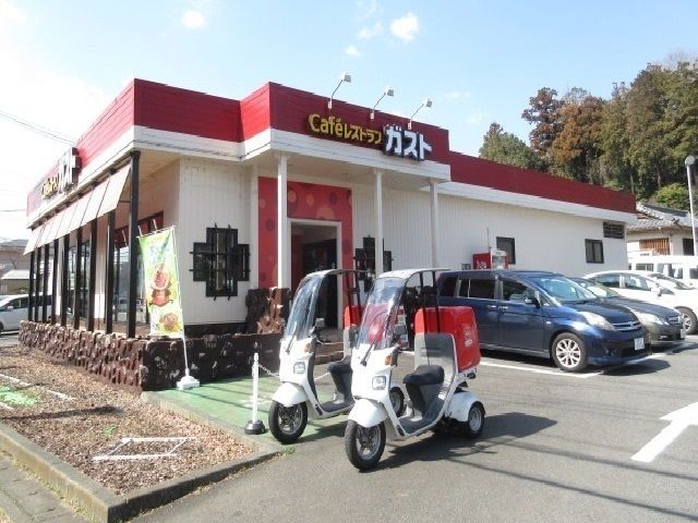 飲食店　ガスト（飲食店）まで850m