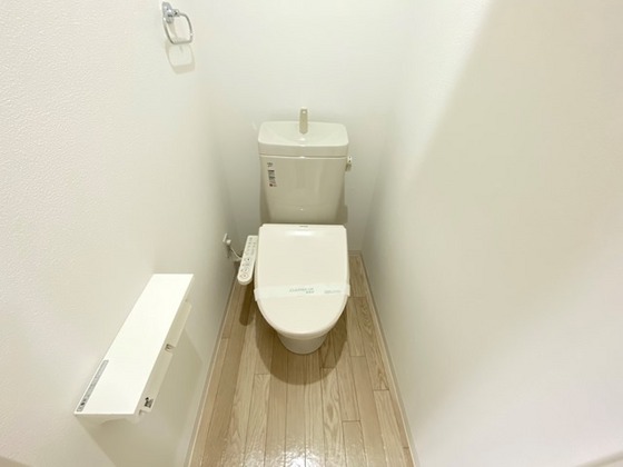 トイレ　※別号室の写真です