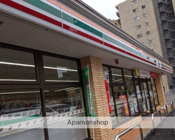 コンビニ　セブンイレブン（コンビニ）まで697m
