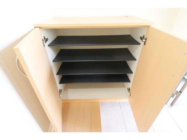 玄関　別部屋写真。