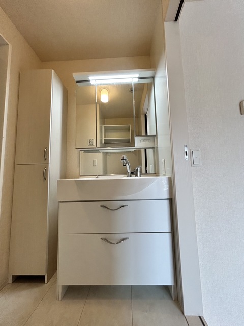 洗面設備　別部屋参考写真です