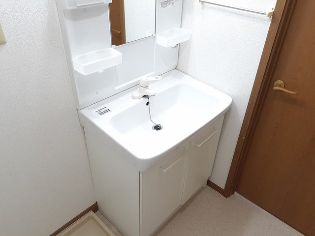 洗面設備　スペースが確保できる洗面所です