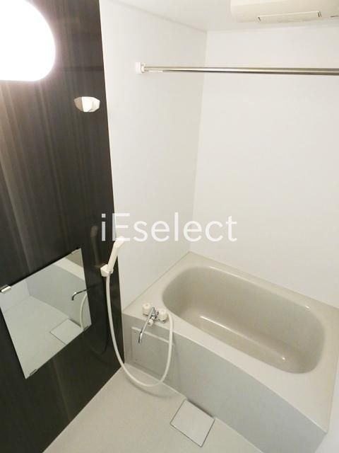 バス・シャワールーム　浴室乾燥機の付いたバスルーム