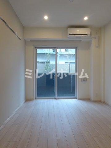 居室・リビング　同建物内別のお部屋の参考写真になります。