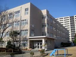 小学校　高槻市立松原小学校（小学校）まで618m