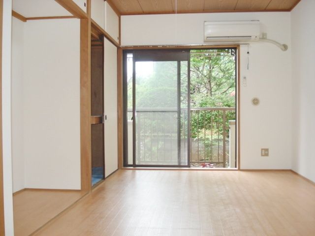 居室・リビング　★洋室6帖・床の間1帖★