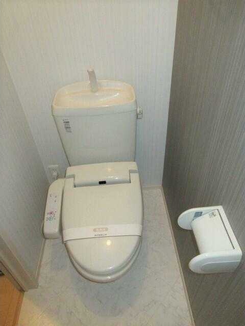 トイレ　写真は別の部屋のものです。