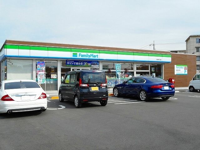 コンビニ　ファミリーマート美の浜店（コンビニ）まで700m