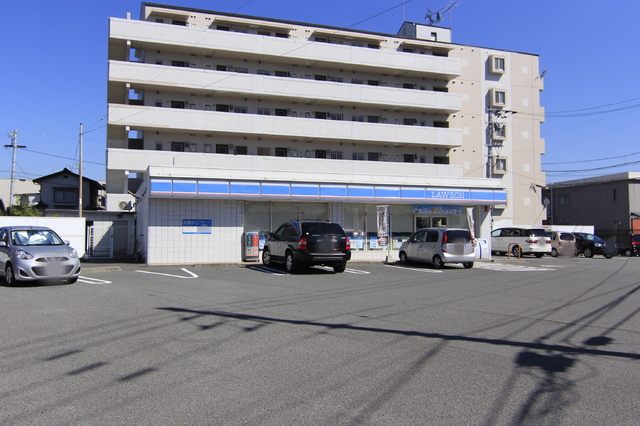 コンビニ　ローソン松山会津店（コンビニ）まで223m