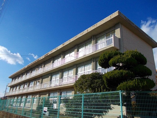 その他　駅家西小学校まで240m
