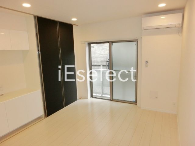 居室・リビング　広々としたクローゼット付きのお部屋です。