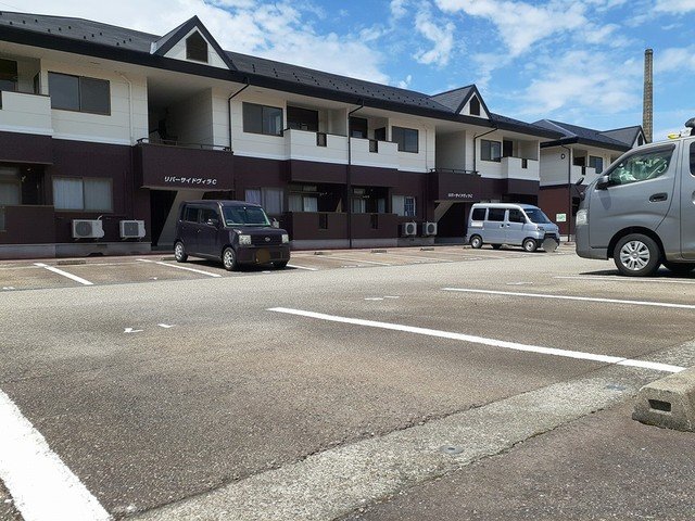 駐車場　駐車場完備です