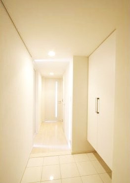 玄関　写真は同タイプ住居です。