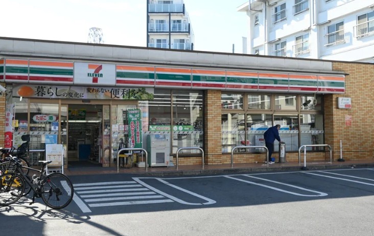 コンビニ　セブンイレブン 世田谷若林4丁目店（コンビニ）まで213m