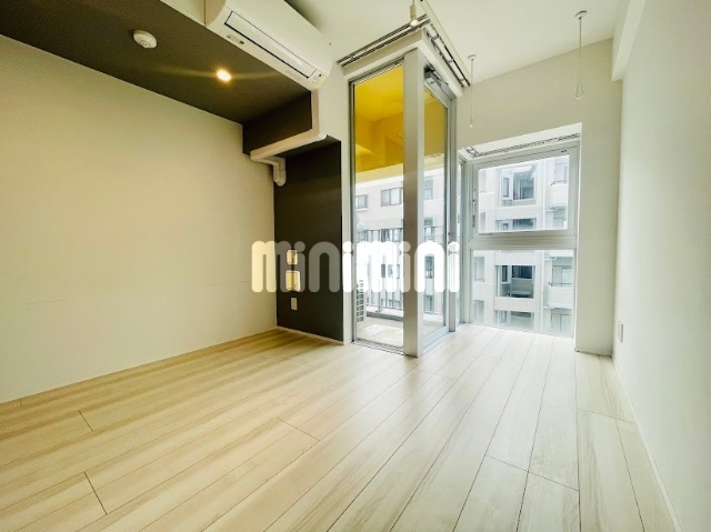 居室・リビング　窓が大きく、明るいお部屋です?