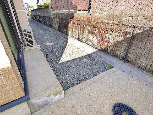 エントランス　落ち着いたエントランスです
