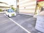 駐車場　駐車場があるので、車を買う予定の方も安心です