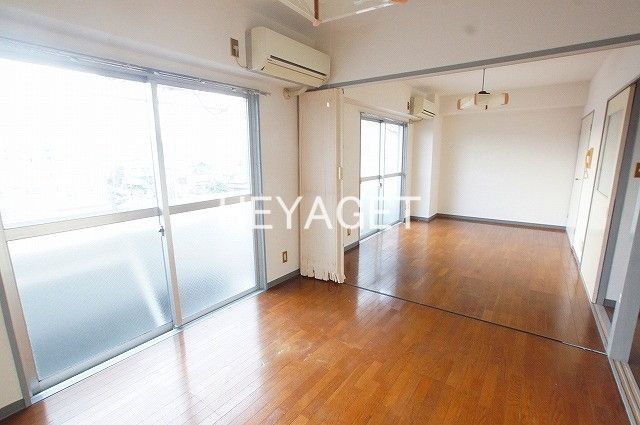 居室・リビング　モダンな造り、ゆとりある居住空間