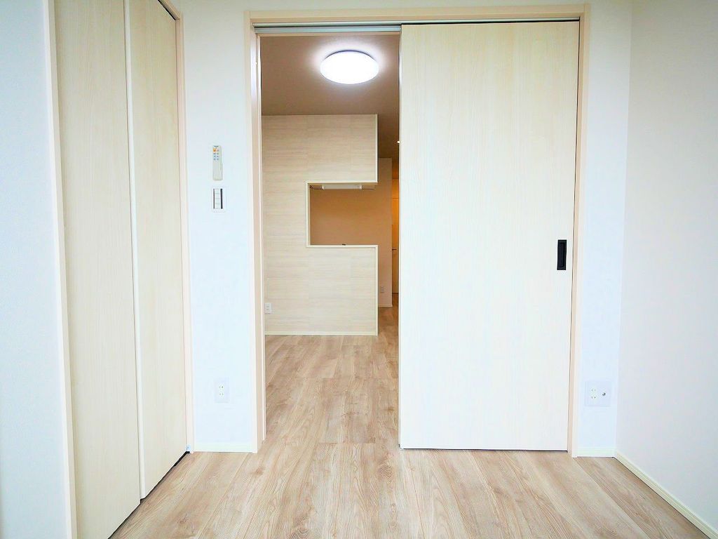 ＪＲ東北本線 東仙台駅 徒歩6分 2階建 築1年の居間写真