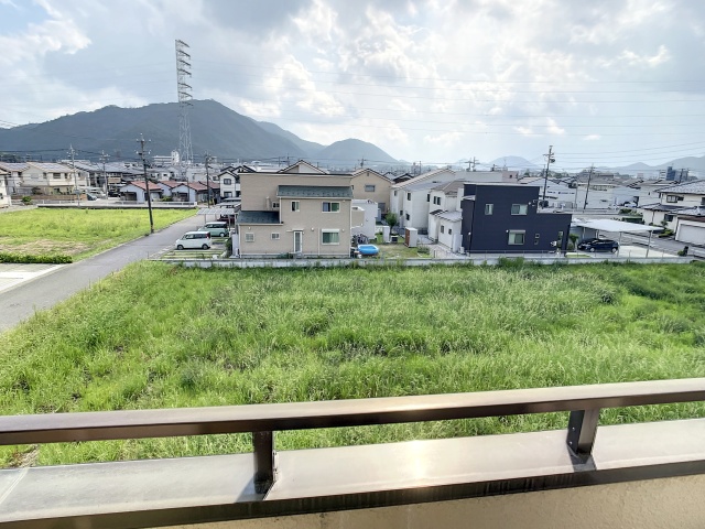 眺望　掲載写真は同型の左右反転の部屋を掲載しております。実際のお写