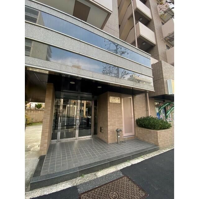 エントランス　落ち着いたエントランスです