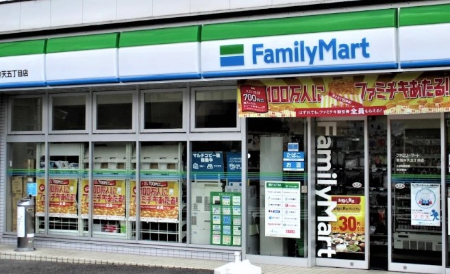 コンビニ　ファミリーマート 草加弁天五丁目店（コンビニ）まで360m
