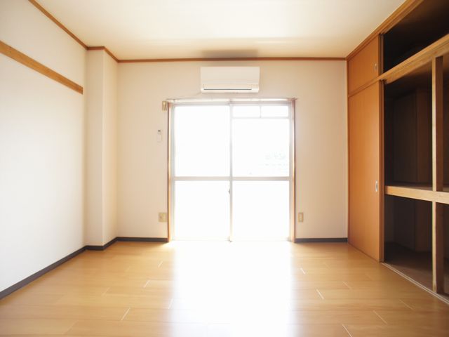 居室・リビング　快適に過ごせるエアコンが付いています♪