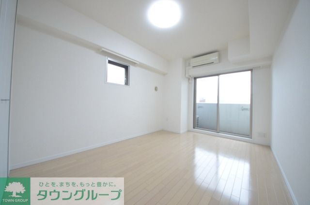 居室・リビング　※同室反転タイプ参考写真