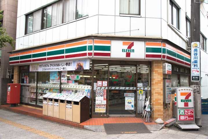 コンビニ　セブンイレブン（コンビニ）まで159m