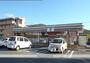 コンビニ　セブンイレブン東広島駅前店（コンビニ）まで550m