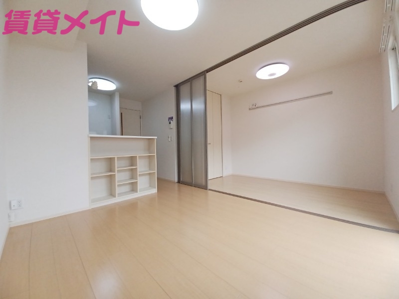 居室・リビング　同物件別部屋の写真