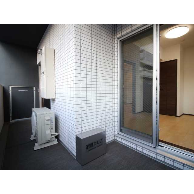 バルコニー　暖かな日差しのふりそそぐバルコニー