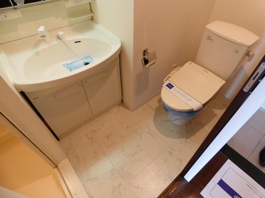トイレ　※別部屋の参考写真です。