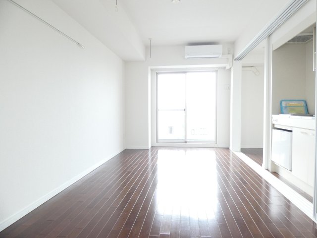 居室・リビング　※別部屋の参考写真です。