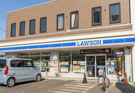 コンビニ　ローソン千歳駅前店（コンビニ）まで354m
