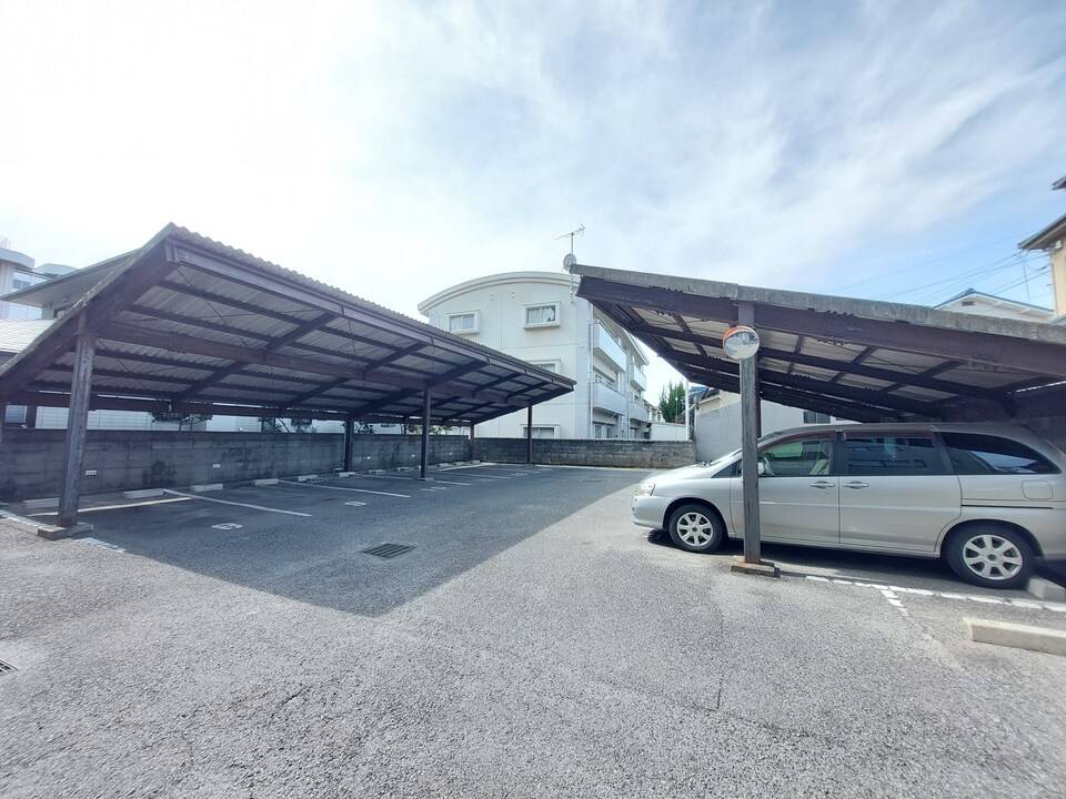 駐車場　駐車場