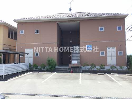 建物外観　インターネット＆駐車場１台無料◇独立した洋室が嬉しい１ＬＤＫ