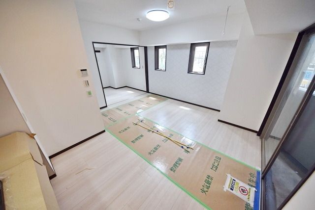 居室・リビング　★ＬＤＫ11.6帖角部屋２面採光★