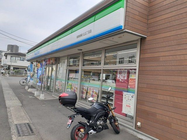 コンビニ　FamilyMart（コンビニ）まで160m