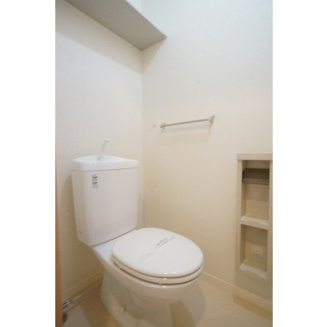トイレ　トイレは普通便座です！