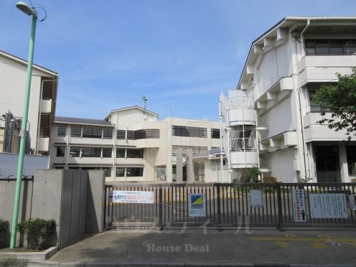小学校　蕨市立 北小学校（小学校）まで653m