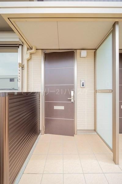 エントランス　プライバシーを守る独立性の高い玄関