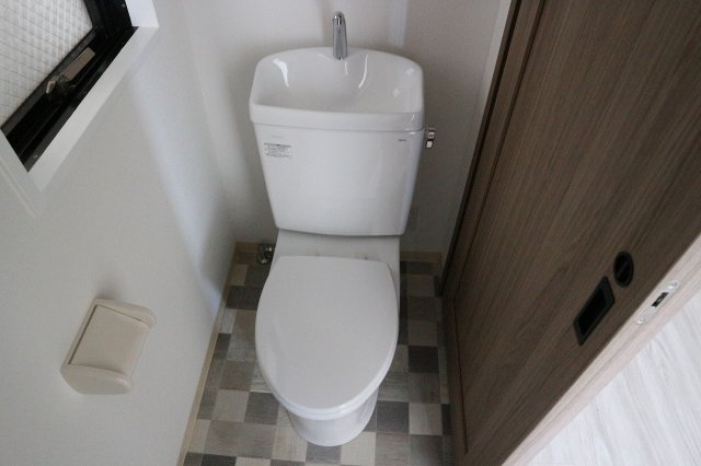 トイレ　温水洗浄便座はありません