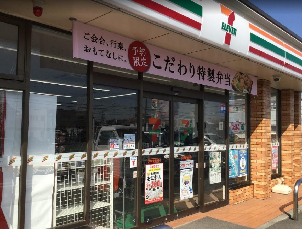 コンビニ　セブンイレブン（コンビニ）まで878m