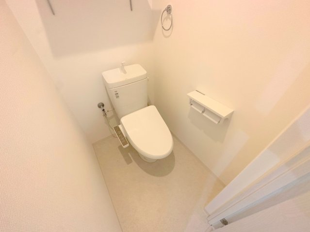 トイレ　綺麗なトイレにはウォシュレット標準装備です。