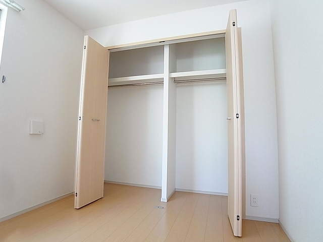 収納　壁一面がクローゼットになってます