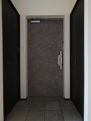 玄関　※別部屋の参考写真です。