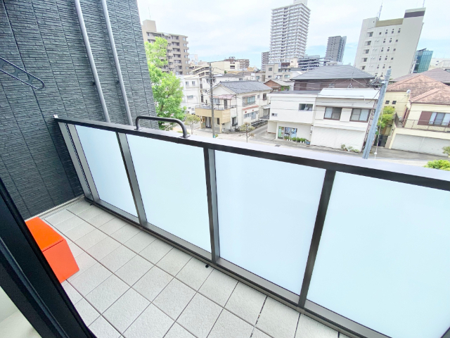 バルコニー　注）お部屋の色合いが変更になる場合がございます。