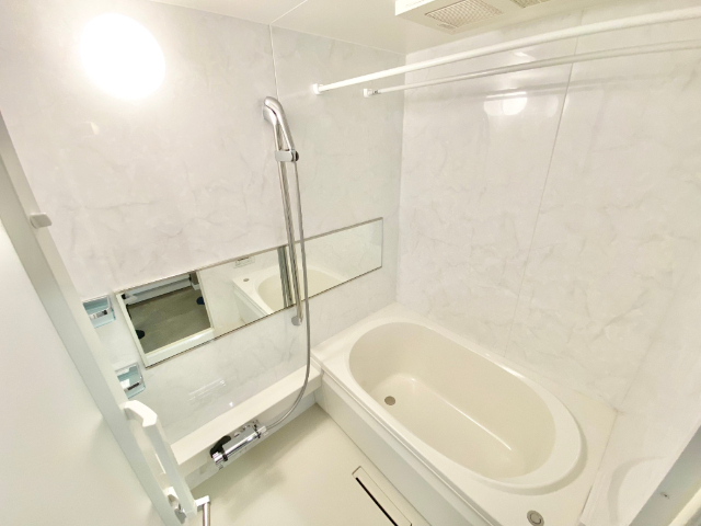 バス・シャワールーム　注）お部屋の色合いが変更になる場合がございます。