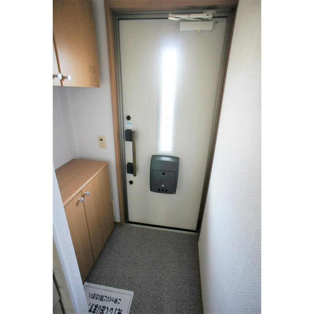 玄関　同タイプの1階の部屋